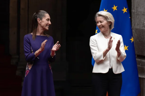 Claudia Sheinbaum, présidente mexicaine et  la présidente de la Commission européenne, Ursula von der Leyen après la signature de l'accord commercial modernisé. 