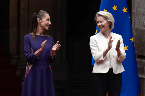 Claudia Sheinbaum, présidente mexicaine et  la présidente de la Commission européenne, Ursula von der Leyen après la signature de l'accord commercial modernisé. 