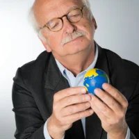 Portrait : Erik Orsenna, grand témoin du Sommet de l'Élevage 2026
