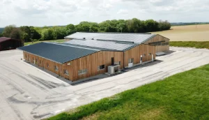 Chévrerie en bois photovoltaïque